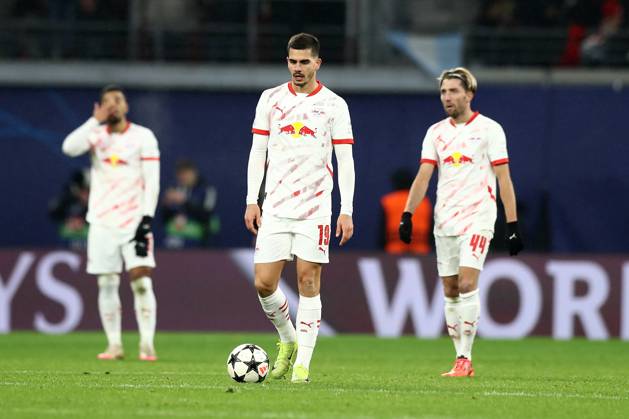10.12.2024, xtgx, Fussball UEFA Champions League, RB Leipzig - Aston Villa emspor, v.l. Andre Silva (RB Leipzig) Kevin Kampl (RB Leipzig) Enttäuscht, traurig, frustiriert (DFL DFB REGULATIONS PROHIBIT ANY USE OF PHOTOGRAPHS as IMAGE SEQUENCES and or QUASI-VIDEO) Leipzig