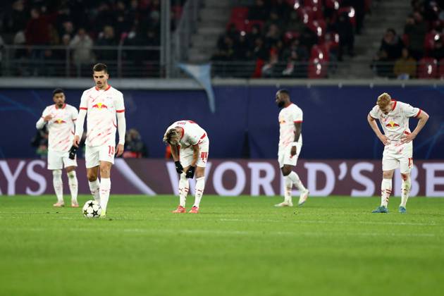 10.12.2024, xtgx, Fussball UEFA Champions League, RB Leipzig - Aston Villa emspor, v.l. Andre Silva (RB Leipzig) Kevin Kampl (RB Leipzig) Enttäuscht, traurig, frustiriert Nicolas Seiwald (RB Leipzig) (DFL DFB REGULATIONS PROHIBIT ANY USE OF PHOTOGRAPHS as IMAGE SEQUENCES and or QUASI-VIDEO) Leipzig