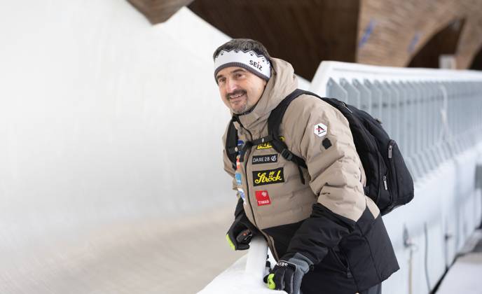 photographer: FIL Michael Kristen 12.12.2024 3. FIL Eberspächer Luge World Cup, LOTTO Thüringen Ice Arena Oberhof (GER), WC Germany, training, picture: Georg Schorsch Hackl (trainer AUT)