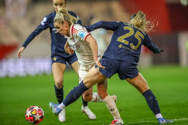 GER, München, FC Bayern München vs Juventus Turin, Women s Champions League, Fussball, UEFA, Spielzeit 2024 2025, FC Bayern Campus, 5. Spieltag, im Bild v.l.: Linda Dallmann (FC Bayern München Frauen 10), Viola Calligaris (Juventus Turin 25) DFB DFL REGULATIONS PROHIBIT ANY USE OF PHOTOGRAPHS AS IMAGE SEQUENCES AND OR QUASI-VIDEO, 02.12.2024, Copyright: HMBxMedia HendrikxHamelau