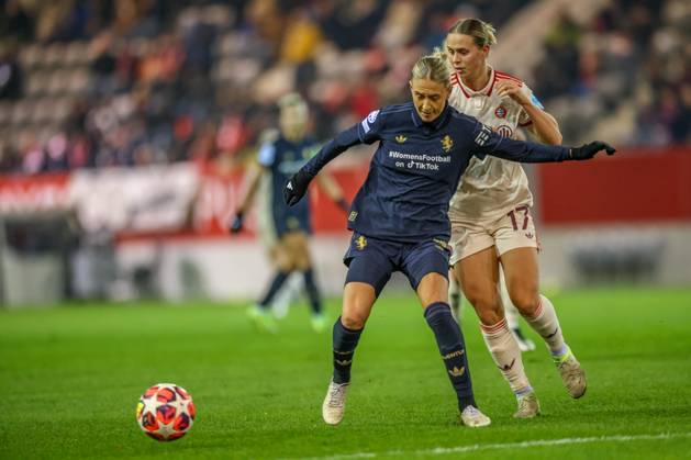 GER, München, FC Bayern München vs Juventus Turin, Women s Champions League, Fussball, UEFA, Spielzeit 2024 2025, FC Bayern Campus, 5. Spieltag, im Bild v.l.: Emma Kullberg (Juventus Turin 4), Klara Bühl (FC Bayern München Frauen 17) DFB DFL REGULATIONS PROHIBIT ANY USE OF PHOTOGRAPHS AS IMAGE SEQUENCES AND OR QUASI-VIDEO, 02.12.2024, Copyright: HMBxMedia HendrikxHamelau