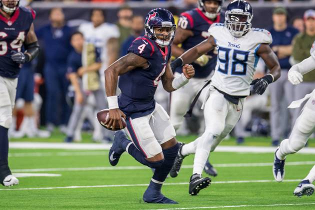 NFL, American Football Herren, USA 2018: Titans vs Texans NOV 26 November 26, 2018: Houston Texans quarterback Deshaun Watson (4) carries the ball during the 4th quarter of an NFL football game between the Tennessee Titans and the Houston Texans at NRG Stadium in Houston, TX. The Texans won the game 34 to 17...Trask Smith CSM Houston TX U.S. EDITORIAL USE ONLY Copyright: xx ZUMA-20181126_zaf_c04_316.jpg TraskxSmithx csmphototwo467670