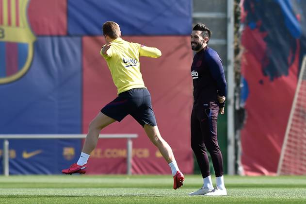 FC Barcelona, Barca Training Session and Press Comference BARCELONA, SPAIN - MARCH 06: Ivan Rakitic and Eder Sarabia of FC Barcelona during the training session at Ciutat Esportiva Joan Gamper on March 06, 2020 in Barcelona, Spain. (Photo by DAX ESPA-Images) Sant Joan Despo Barcelona USA EDITORIAL USE ONLY Copyright: xx ZUMA-20200306_zaf_cs12_012.jpg ESPAxPhotoxAgencyx csmphototwo667435