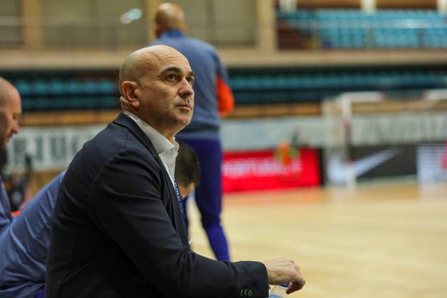 December 18, 2024, Povoa De Varzim, Porto, Portugal: MIGUEL ANDRES head coach of Netherlands national team, Nationalteam seen during the UEFA Futsal Euro 2026 Qualifying match between Portugal and Netherlands at Pavilhao Municipal da Povoa de Varzim 18, 2024 in Povoa de Varzim, Portugal. Final Score Portugal 4 - 2 Netherlands Povoa De Varzim Portugal - ZUMAl192 20241218_zsp_l192_016 Copyright: xMiguelxLemosx