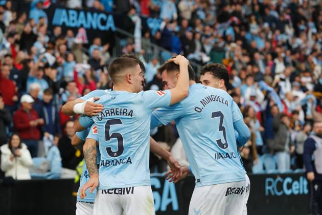 Celta team group, Mannschaftsbild, Totale (Celta), DECEMBER 21, 2024 - Football Soccer : Celta team group celebrate after Alfonso Gonzalez s goal during Spanish La Liga EA Sports match between RC Celta de Vigo 2-0 Real Sociedad at the Estadio Abanca Balaidos in Vigo, Spain. Noxthirdxpartyxsales (276806841)