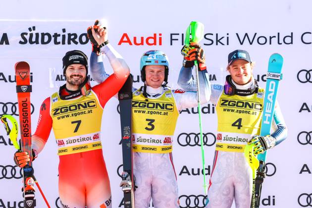 Bilder des Jahres 2024, Sport 12 Dezember Sport Themen der Woche KW52 Sport Bilder des Tages ALPINE SKIING - FIS WC Alta Badia ALTA BADIA,ITALY,23.DEC.24 - ALPINE SKIING - FIS World Cup, slalom, men. Image shows Loic Meillard (SUI), Timon Haugan (NOR) and Atle Lie McGrath (NOR).  GEPAxpictures xPatrickxSteiner