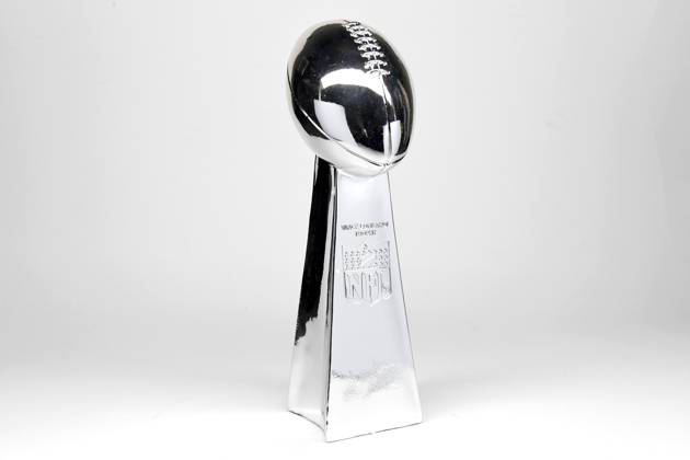 NFL, American Football Herren, USA Creative Detailed view of Vince Lombardi Trophy. The trophy is awarded each year to the winning team of the NFL championship game Super Bowl between the AFC and the NFC. EDITORIAL USE ONLY Copyright: xImagexofxSportx ImagexofxSportx iosphotos188495