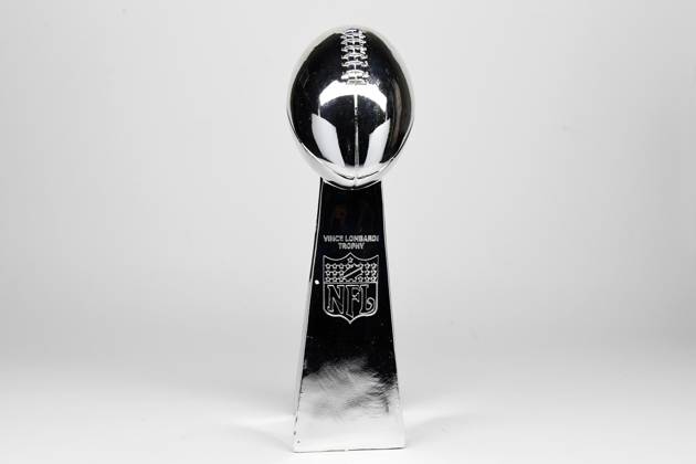 NFL, American Football Herren, USA Creative Detailed view of Vince Lombardi Trophy. The trophy is awarded each year to the winning team of the NFL championship game Super Bowl between the AFC and the NFC. EDITORIAL USE ONLY Copyright: xImagexofxSportx ImagexofxSportx iosphotos188497