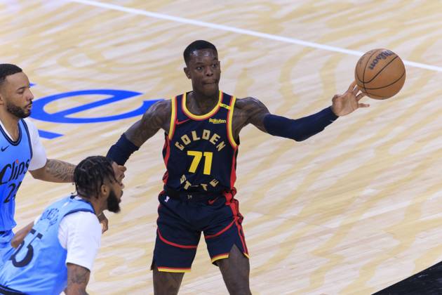 Bilder des Jahres 2024, Sport 12 Dezember Sport Themen der Woche KW52 Sport Bilder des Tages December 27, 2024, Inglewood, California, USA: Dennis Schroder 71 of the Golden State Warriors passes the ball during their regular season NBA, Basketball Herren, USA game against the Los Angeles Clippers on Friday December 27, 2024 at Intuit Dome in Inglewood, California. Clippers defeat Warriors, 102-92. ARIANA RUIZ PI Inglewood U.S - ZUMAp124 20241227_zaa_p124_009 Copyright: xArianaxRuizx