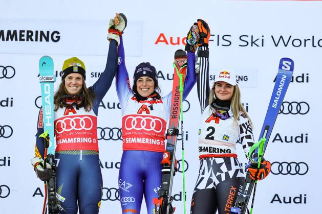 Bilder des Jahres 2024, Sport 12 Dezember Sport Themen der Woche KW52 Sport Bilder des Tages ALPINE SKIING - FIS WC Semmering SEMMERING,AUSTRIA,28.DEC.24 - ALPINE SKIING - FIS World Cup, giant slalom, ladies. Image shows Sara Hector (SWE), Federica Brignone (ITA) and Alice Robinson (NZL).  GEPAxpictures xWolfgangxGrebien