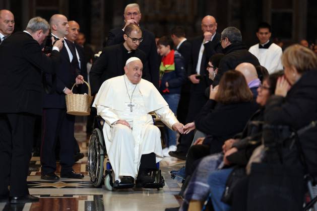 Pope Francis Bergoglio attends the celebration of the Epiphany of the Lord Holy Mass Rome, Italy 06.01.2025 : Pope Francis Bergoglio he goes away in a wheelchair and greets children, disabled faithful after the Epiphany of the Lord Holy Mass on Altar of the Confession, St. Peter’s Basilica Rome italy Italy Copyright: xIPAxSport ABACAx
