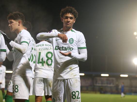 - Chelsea U21, U 21 v Sporting CP U21, Premier League International Cup, Kingsmeadow Stadium, London, UK - 7th January 2025. Daniel Weir Crystal Pix Gabriel Silva of Sporting CP U21 B goal celebration after scoring to put Sporting CP 2-1 ahead. - Chelsea U21 v Sporting CP U21, Premier League International Cup, Kingsmeadow Stadium, London, UK - 7th January 2025. Daniel Weir Crystal Pix London Kingsmeadow Stadium UK Copyright: xDanxWeirx CP_Chelsea_U21_Sporting_CP_U21_13
