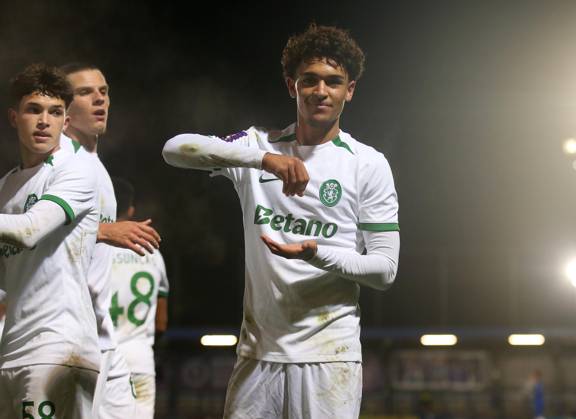 - Chelsea U21, U 21 v Sporting CP U21, Premier League International Cup, Kingsmeadow Stadium, London, UK - 7th January 2025. Daniel Weir Crystal Pix Gabriel Silva of Sporting CP U21 B goal celebration after scoring to put Sporting CP 2-1 ahead. - Chelsea U21 v Sporting CP U21, Premier League International Cup, Kingsmeadow Stadium, London, UK - 7th January 2025. Daniel Weir Crystal Pix London Kingsmeadow Stadium UK Copyright: xDanxWeirx CP_Chelsea_U21_Sporting_CP_U21_14