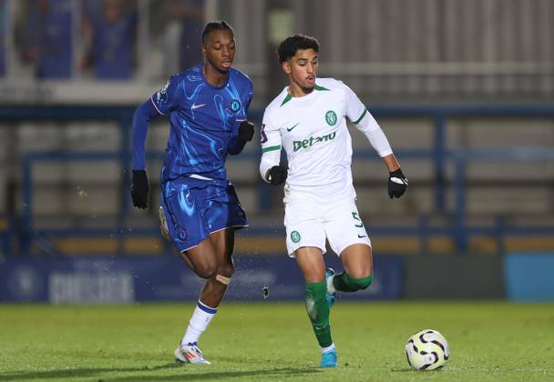- Chelsea U21, U 21 v Sporting CP U21, Premier League International Cup, Kingsmeadow Stadium, London, UK - 7th January 2025. Daniel Weir Crystal Pix Rayhan Momade of Sporting CP U21 B battles Kaiden Wilson of Chelsea U21.- Chelsea U21 v Sporting CP U21, Premier League International Cup, Kingsmeadow Stadium, London, UK - 7th January 2025. Daniel Weir Crystal Pix London Kingsmeadow Stadium UK Copyright: xDanxWeirx CP_Chelsea_U21_Sporting_CP_U21_104