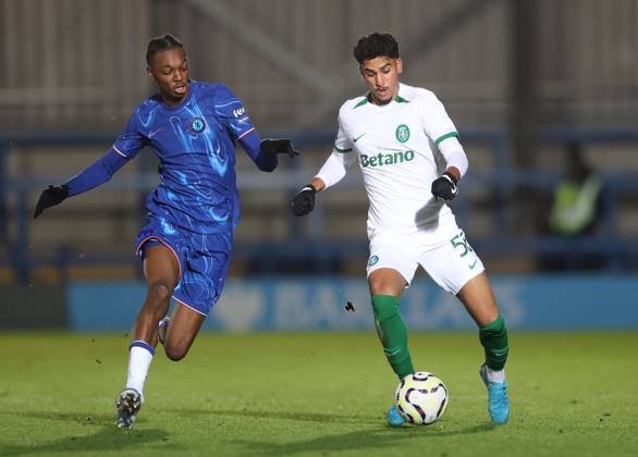 - Chelsea U21, U 21 v Sporting CP U21, Premier League International Cup, Kingsmeadow Stadium, London, UK - 7th January 2025. Daniel Weir Crystal Pix Rayhan Momade of Sporting CP U21 B battles Kaiden Wilson of Chelsea U21.- Chelsea U21 v Sporting CP U21, Premier League International Cup, Kingsmeadow Stadium, London, UK - 7th January 2025. Daniel Weir Crystal Pix London Kingsmeadow Stadium UK Copyright: xDanxWeirx CP_Chelsea_U21_Sporting_CP_U21_105