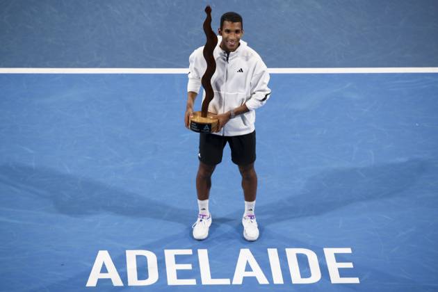Bilder des Jahres 2025, Sport 01 Januar Sport Themen der Woche KW02 Sport Bilder des Tages TENNIS ADELAIDE INTERNATIONAL, Felix Auger-Aliassime of Canada celebrates victory in the Men?s Final match against Sebastian Korda of the USA during the Adelaide International at Memorial Drive Tennis Club in Adelaide, Saturday, January 11, 2025. ( NO ARCHIVING, EDITORIAL USE ONLY, NO USE IN BOOKS WITHOUT CONSENT ADELAIDE SOUTH AUSTRALIA AUSTRALIA  Copyright: xMATTxTURNERx 20250111163573595800
