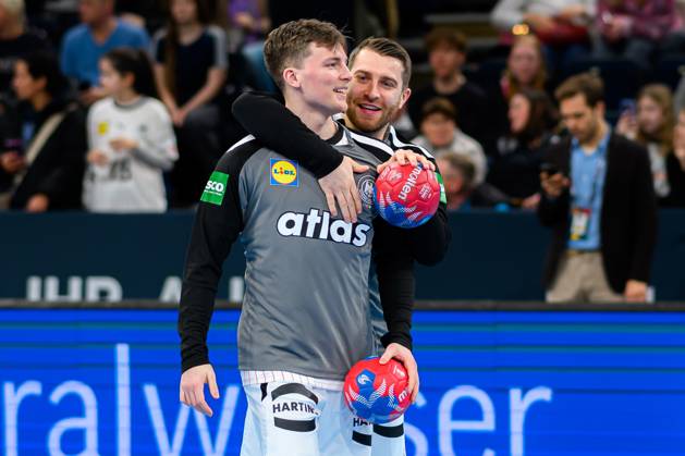 Hamburg: Handball Länderspiel - Vorbereitung WM - Deutschland - Brasilien Nils Lichtlein (Deutschland), Lukas Mertens (Deutschland) Hamburg Barlays Arena Deutschland