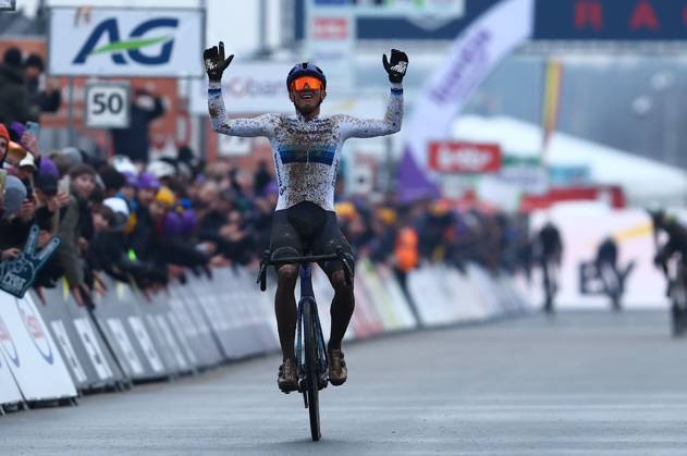 Belgian Thibau Nys celebrates as he crosses the finish line to win the elite men race of the Belgian Cyclocross Championships (11-12 01) on Sunday 12 January 2025 in Heusden-Zolder. DAVIDxPINTENS x110252904x