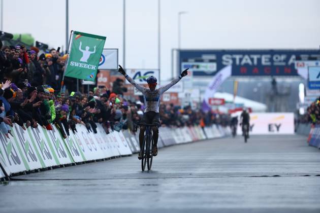 Belgian Thibau Nys celebrates as he crosses the finish line to win the elite men race of the Belgian Cyclocross Championships (11-12 01) on Sunday 12 January 2025 in Heusden-Zolder. DAVIDxPINTENS x110253035x