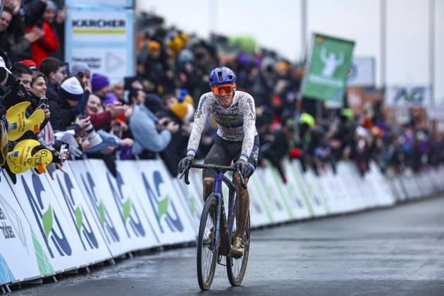 Belgian Thibau Nys celebrates as he crosses the finish line to win the elite men race of the Belgian Cyclocross Championships (11-12 01) on Sunday 12 January 2025 in Heusden-Zolder. DAVIDxPINTENS x110257241x