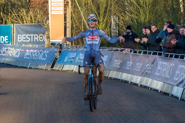 NK Cyclocross Oisterwijk Elite mannen Oisterwijk (NED), CYCLOCROSS, JANUARY 12 De titel in het veldrijden bij de mannen is gewonnen door Tibor del Grosso Gefotografeerd tijdens het Nederlands Kampioenschap veldrijden in Oisterwijk Content not available for redistribution in The Netherlands directly or indirectly through any third parties. Copyright: xSportfotoxPhotoagencyx