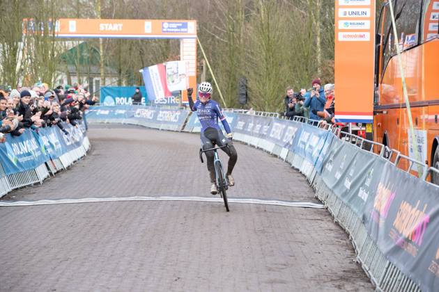 NK Cyclocross Oisterwijk vrouwen Oisterwijk (NED), CYCLOCROSS, JANUARY 12 Puck Pieterse pakt de Nederlandse titel voor Ceylin Alvarado en Denise Betsema Gefotografeerd tijdens het Nederlands Kampioenschap veldrijden in Oisterwijk Content not available for redistribution in The Netherlands directly or indirectly through any third parties. Copyright: xSportfotoxPhotoagencyx