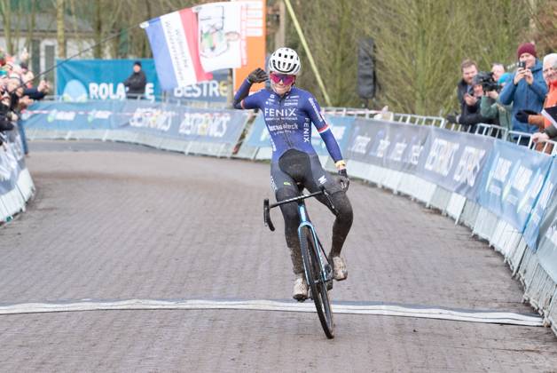 NK Cyclocross Oisterwijk vrouwen Oisterwijk (NED), CYCLOCROSS, JANUARY 12 Puck Pieterse pakt de Nederlandse titel voor Ceylin Alvarado en Denise Betsema Gefotografeerd tijdens het Nederlands Kampioenschap veldrijden in Oisterwijk Content not available for redistribution in The Netherlands directly or indirectly through any third parties. Copyright: xSportfotoxPhotoagencyx