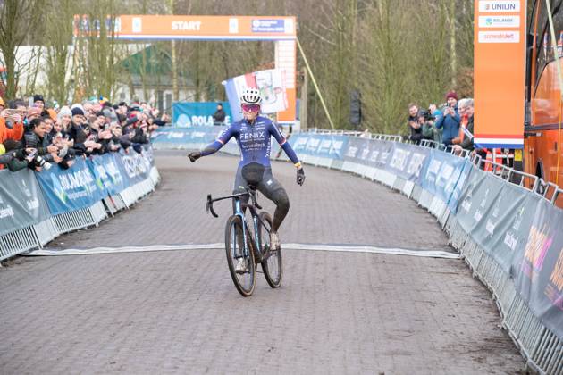 NK Cyclocross Oisterwijk vrouwen Oisterwijk (NED), CYCLOCROSS, JANUARY 12 Puck Pieterse pakt de Nederlandse titel voor Ceylin Alvarado en Denise Betsema Gefotografeerd tijdens het Nederlands Kampioenschap veldrijden in Oisterwijk Content not available for redistribution in The Netherlands directly or indirectly through any third parties. Copyright: xSportfotoxPhotoagencyx