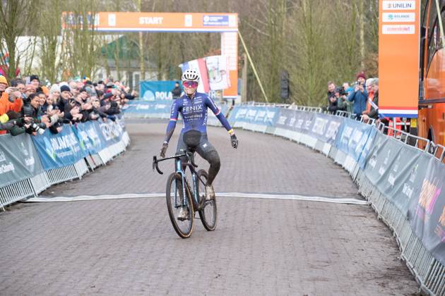 NK Cyclocross Oisterwijk vrouwen Oisterwijk (NED), CYCLOCROSS, JANUARY 12 Puck Pieterse pakt de Nederlandse titel voor Ceylin Alvarado en Denise Betsema Gefotografeerd tijdens het Nederlands Kampioenschap veldrijden in Oisterwijk Content not available for redistribution in The Netherlands directly or indirectly through any third parties. Copyright: xSportfotoxPhotoagencyx