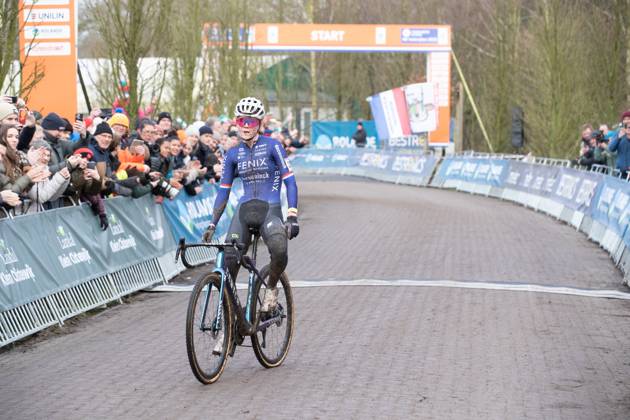 NK Cyclocross Oisterwijk vrouwen Oisterwijk (NED), CYCLOCROSS, JANUARY 12 Puck Pieterse pakt de Nederlandse titel voor Ceylin Alvarado en Denise Betsema Gefotografeerd tijdens het Nederlands Kampioenschap veldrijden in Oisterwijk Content not available for redistribution in The Netherlands directly or indirectly through any third parties. Copyright: xSportfotoxPhotoagencyx