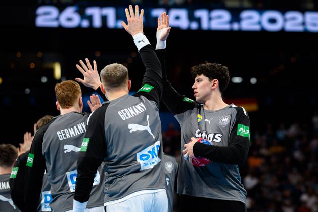 Hamburg: Handball Länderspiel - Vorbereitung WM - Deutschland - Brasilien v.li. Justus Fischer (Deutschland), Marko Grgic (Deutschland) Hamburg Barlays Arena Deutschland