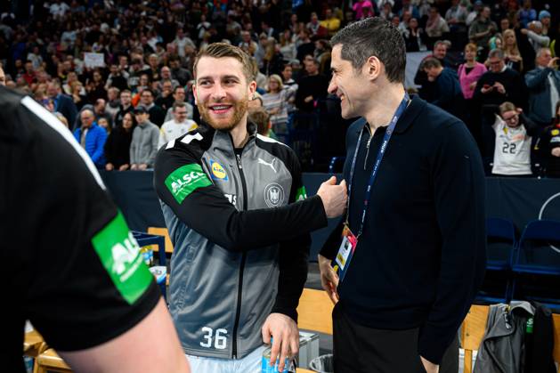 Hamburg: Handball Länderspiel - Vorbereitung WM - Deutschland - Brasilien Lukas Mertens (Deutschland), DHB Vorstand Ingo Meckes Hamburg Barlays Arena Deutschland
