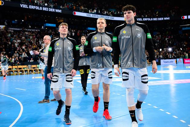 Hamburg: Handball Länderspiel - Vorbereitung WM - Deutschland - Brasilien v.li. Nils Lichtlein (Deutschland), Justus Fischer (Deutschland), Marko Grgic (Deutschland) Hamburg Barlays Arena Deutschland