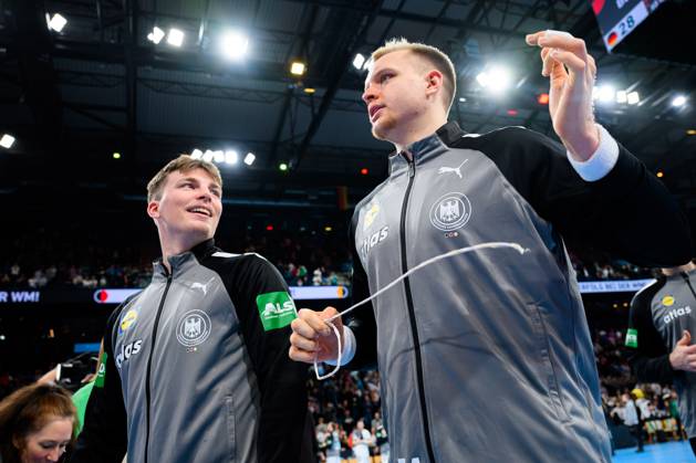 Hamburg: Handball Länderspiel - Vorbereitung WM - Deutschland - Brasilien v.li. Nils Lichtlein (Deutschland), Justus Fischer (Deutschland) Hamburg Barlays Arena Deutschland