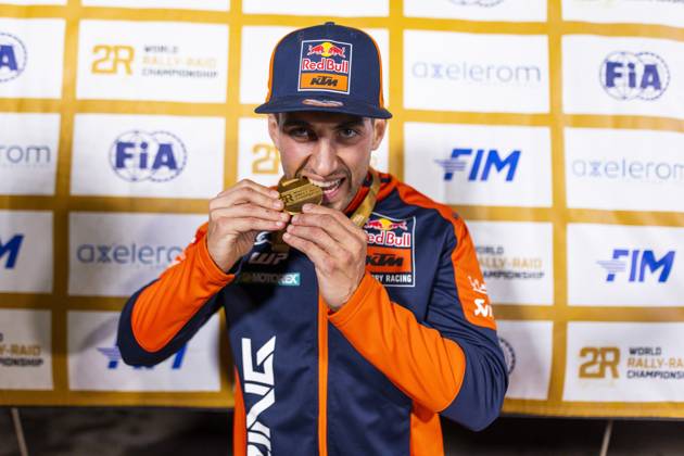 Bilder des Jahres 2025, Sport 01 Januar Sport Themen der Woche KW03 Sport Bilder des Tages DAKAR 2025 - STAGE 8 BENAVIDES Luciano (arg), KTM, Red Bull KTM Factory Racing, RallyGP, portrait during the Stage 8 of the Dakar 2025 on January 13, 2025 between Al Duwadimi and Riyadh, Saudi Arabia - RiyadhSaudi Arabia  Copyright: xJULIENxDELFOSSEx