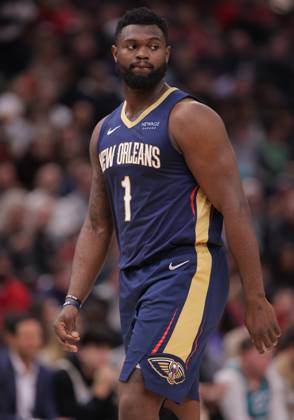 CHICAGO, IL - JANUARY 14: Zion Williamson 1 of the New Orleans Pelicans looks on during the first half against the Chicago Bulls on January 14, 2025 at the United Center in Chicago, Illinois. (Photo by Melissa Tamez Icon Sportswire) NBA, Basketball Herren, USA JAN 14 Pelicans at Bulls EDITORIAL USE ONLY Icon250114064