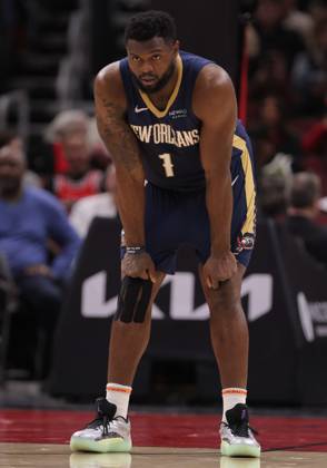 CHICAGO, IL - JANUARY 14: Zion Williamson 1 of the New Orleans Pelicans looks on during the first half against the Chicago Bulls on January 14, 2025 at the United Center in Chicago, Illinois. (Photo by Melissa Tamez Icon Sportswire) NBA, Basketball Herren, USA JAN 14 Pelicans at Bulls EDITORIAL USE ONLY Icon250114067