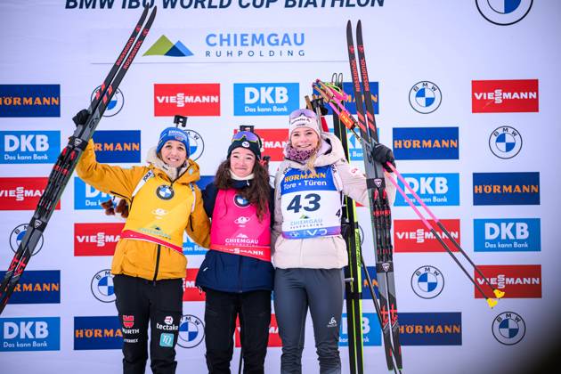 Bilder des Jahres 2025, Sport 01 Januar Sport Themen der Woche KW03 Sport Bilder des Tages RUHPOLDING, GERMANY - 16 JANUARY, 2025: Lou Jeanmonnot, FRA, Franziska Preuss, GER, Amy Baserga, SUI - Women 15 km Individual Competition, BMW IBU World Cup. . For editorial use only. Resale or distribution is prohibited.  Copyright: xVitaliixKliuievx