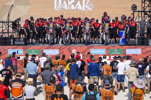 DAKAR 2025 - CEREMONY AND FINISH PODIUM 09 BRABEC Ricky (usa), Honda, Monster Energy Honda HRC, FIM W2RC, Motul, RallyGP, 42 VAN BEVEREN Adrien (fra), Honda, Monster Energy Honda HRC, Motul, RallyGP, 68 SCHAREINA Tosha (spa), Honda, Monster Energy Honda HRC, Motul, RallyGP, 10 HOWES Skyler (usa), Honda, Monster Energy Honda HRC, FIM W2RC, Motul, RallyGP, action during the Ceremony and Finish Podium of the Dakar 2025 on January 17, 2025 in Subaytah, Saudi Arabia - SubaytahSaudi Arabia  Copyright: xJULIENxDELFOSSEx