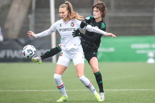 VELSEN, 18-01-2025 ,711 Sadium, Azerion Eredivisie vrouwen, Telstar - PEC (women) , season 2023 2024, during the match Telstar - PEC (women),Telstar player Lieke Vis, PEC Zwolle goalkeeper Vita van der Linden Telstar - PEC (women)  x27438461x Copyright: