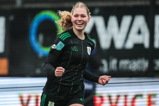 VELSEN, 18-01-2025 ,711 Sadium, Azerion Eredivisie vrouwen, Telstar - PEC (women) , season 2023 2024, during the match Telstar - PEC (women), PEC Zwolle player Zoe Zuidberg scores and celebrates 0-1 Telstar - PEC (women) x27439557x Copyright: