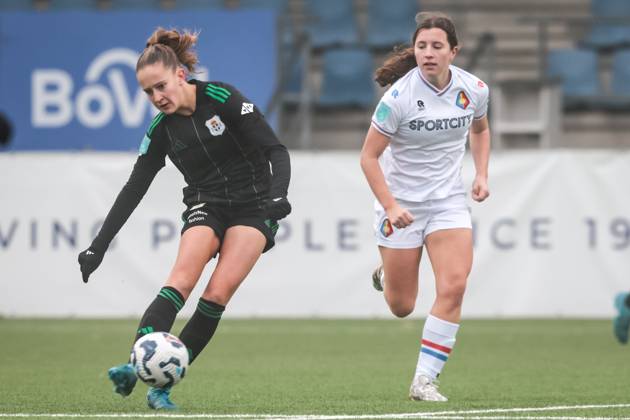 VELSEN, 18-01-2025 ,711 Sadium, Azerion Eredivisie vrouwen, Telstar - PEC (women) , season 2023 2024, during the match Telstar - PEC (women), PEC Zwolle player Sophie van Vught, Telstar player Joy Vader Telstar - PEC (women) x27440018x Copyright:
