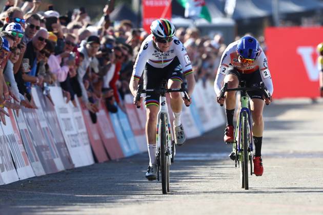 Dutch Fem Van Empel pictured as she crosses the finish line of the women s elite race at the cyclocross cycling event in Benidorm, Spain, , stage 12 14 in the UCI World Cup competition. DAVIDxPINTENS  x110719271x