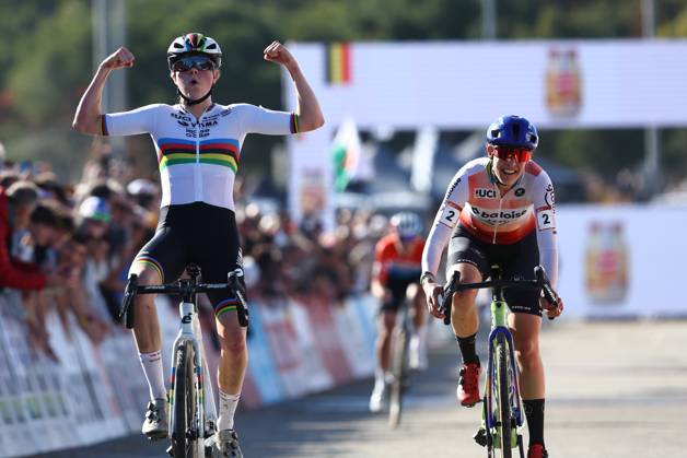 Dutch Fem Van Empel pictured as she crosses the finish line of the women s elite race at the cyclocross cycling event in Benidorm, Spain, , stage 12 14 in the UCI World Cup competition. DAVIDxPINTENS  x110721706x