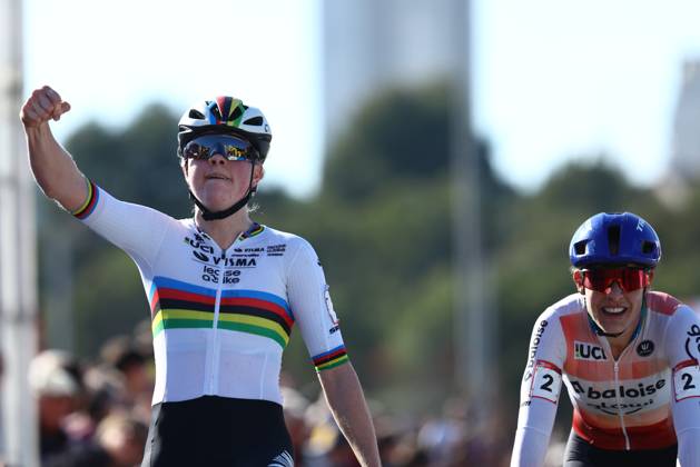 Dutch Fem Van Empel pictured as she crosses the finish line of the women s elite race at the cyclocross cycling event in Benidorm, Spain, , stage 12 14 in the UCI World Cup competition. DAVIDxPINTENS  x110721790x
