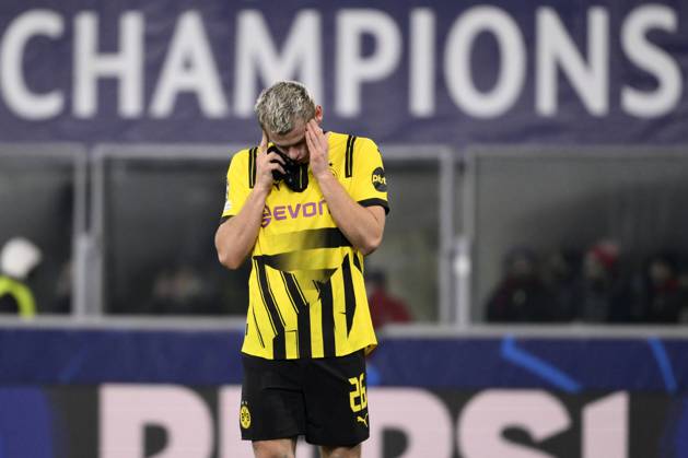 Bilder des Jahres 2025, Sport 01 Januar Sport Themen der Woche KW04 Sport Bilder des Tages Julian Ryerson of Borussia Dortmund dejection at the end of the Champions League football match between Bologna FC and Borussia Dortmund at Renato Dall Ara stadium in Bologna (Italy), January 21, 2025. andreaxstaccioli