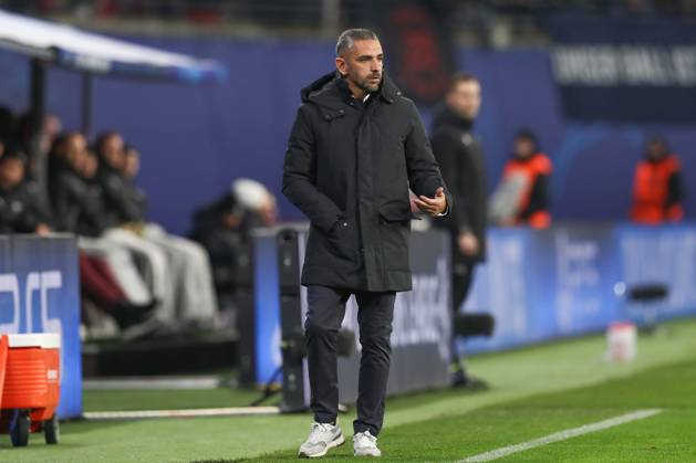 22.01.2025, xtgx, Fussball, UEFA Champions League, RB Leipzig - Sporting Lissabon emspor, v.l. Rui Borges (Lissabon, Trainer) gibt Anweisungen, gestikuliert mit den Armen, gesticulate, gives instructions (DFL DFB REGULATIONS PROHIBIT ANY USE OF PHOTOGRAPHS as IMAGE SEQUENCES and or QUASI-VIDEO) Leipzig