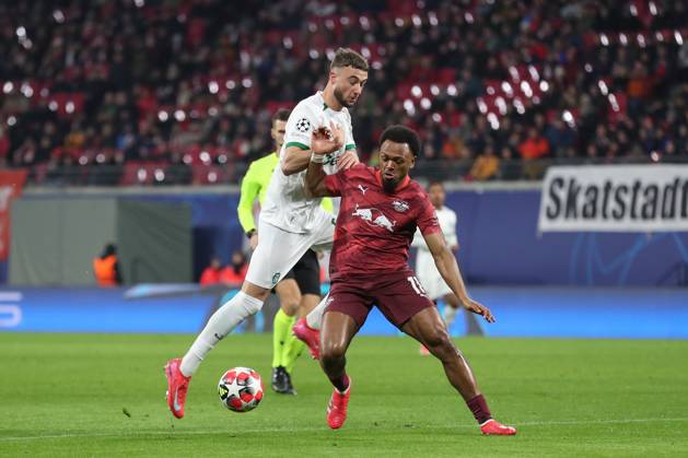 22.01.2025, xtgx, Fussball UEFA Champions League, RB Leipzig - Sporting Lissabon emspor, v.l. Zeno Debast (Lissabon, 6), Lois Openda (Leipzig, 11) Zweikampf, Duell, Kampf, tackle (DFL DFB REGULATIONS PROHIBIT ANY USE OF PHOTOGRAPHS as IMAGE SEQUENCES and or QUASI-VIDEO) Leipzig