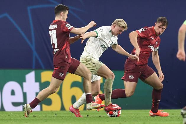 22.01.2025, xtgx, Fussball UEFA Champions League, RB Leipzig - Sporting Lissabon emspor, v.l. Christoph Baumgartner (Leipzig, 14), Conrad Harder (Lissabon, 19), Willi Orban (Leipzig, 4) Zweikampf, Duell, Kampf, tackle (DFL DFB REGULATIONS PROHIBIT ANY USE OF PHOTOGRAPHS as IMAGE SEQUENCES and or QUASI-VIDEO) Leipzig