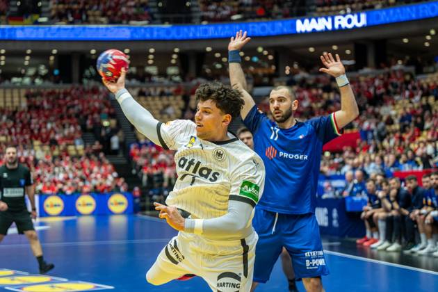Handball Herning 23.01.2025 IHF Handball World Championship, WM, Weltmeisterschaft Hauptrunde Italien (ITA) - Deutschland (GER) Marko Grgic (Deutschland, No.71) IBALLI Endrit (Italien, No.17)